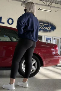 Nice ass at repair shop