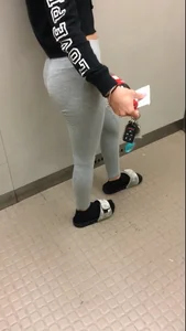 Sexy ass girl in the elevator in grey leggings with vpl