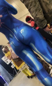 REALLY TIGHT blonde babe in samus cosplay!