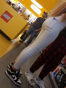 Red head in lego store with a bubble but