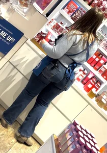 Bubble Butt Jeans Cutie @ B&B - Gorgeous Ass and Face