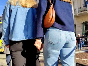 Sibling rivalry on who has the best looking booty