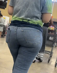 Thick PAWG had Some Booty Meat