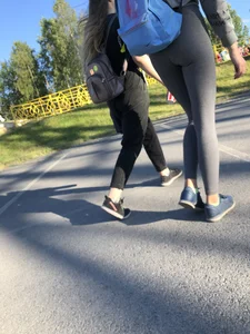 Skinny Girl in Grey Leggings Walking Past the Camera Candid Photos Gallery