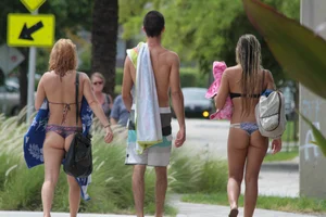 Deerfield Beach girls in bikinis