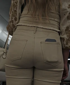 PAWG in light brown Jeans.