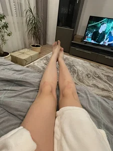 Leaked hot selfies of a girl with awesome long legs