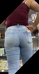 Walmart milf with PERFECT ass in tight jeans (oc)