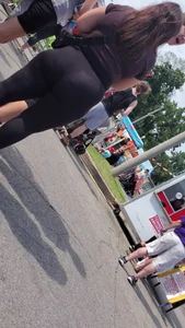 Massive ass girl in leggings