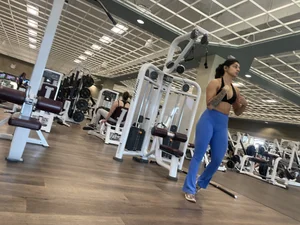 Gym teen in blue leggings