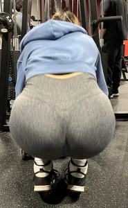 Tall Gym Blonde In Grey Shorts