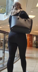 (NOT OC) Big juicy butt in leggings