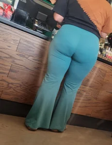 Third time capping this big ass milf in flared leggings
