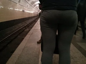 Big Candid Ass in Tights in Leggings on the Subway Station Platform Closeups
