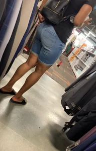 Ebony MILF browsing clothes