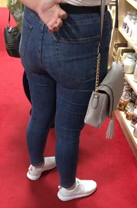 Chubby Candid Butt in Tight Jeans Supermarket Closeup