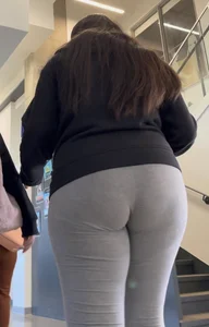 Slightly Chubby White Girl Jiggling In Grey Sweatpants