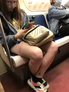 Cute Teen Candid Girl in Glasses Subway Creepshots Gallery