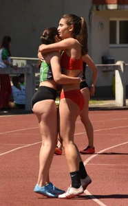 Candid track girls and runners