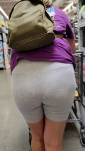 Love it when milfs arent aware