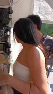 Teen resaltando sus ricos pezones con piercing