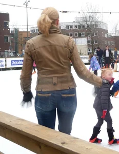 Blonde milf with a great ass in tight blue jeans winter outdoor pic