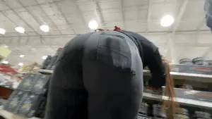 Stacked PAWG in tight Jeans / ( Not OC)