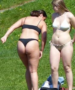 HOT! Teens in Bikinis (non-oc)