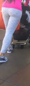 Candid Asian milf with a nice ass in grey leggings