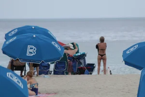 Candid Florida beach and bikini girls