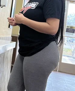 Beautiful bubble ass Latina in leggings. OC