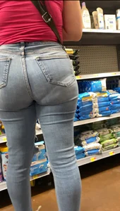Big booty latina in jeans