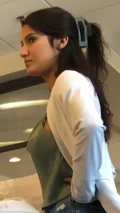 Big Latina bubble booty in tight jeans