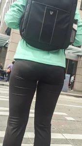 Ass in Black Tights Street VPL Closeup - Girl on the Crosswalk Creepshot