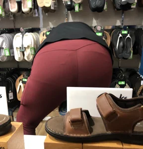 MILF in red leggings bends for the camera