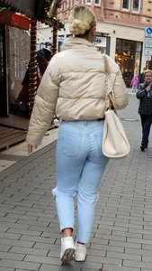 Nice Candid Butt in Blue Jeans Street Creepshot