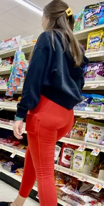 Chic in red leggings‼️