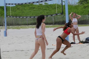 Candid Florida beach and bikini girls