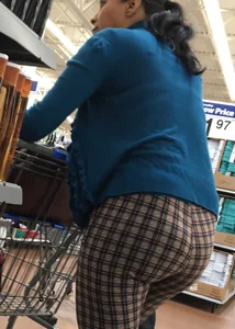 Nice big round booty in tight patterned leggings