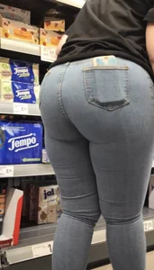 A BRUNETTE PAWG WORKER AT REWE (NON-OC)
