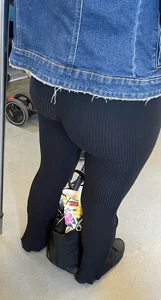 Pants make that booty look amazing on a Dutch train