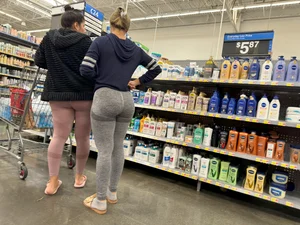 Fit Latina in grey leggings OC