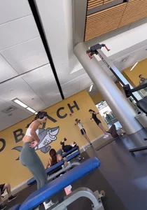 Must see! Gym babe bends over  / not OC