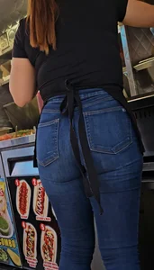 Prime latina vendor in tight Jeans. (GIF)(bonus short cap)