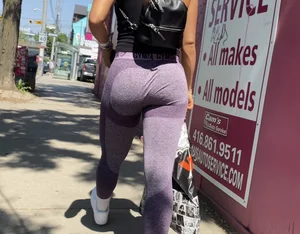 Hot booty in leggings street creepshots, closeups