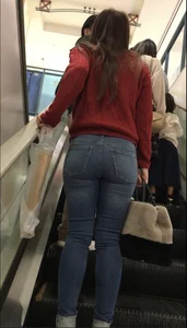 Girls in skinny jeans photo dump