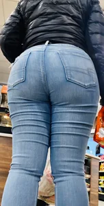 Chic w huge rounder in tight jeans‼️