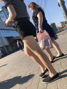 Candid teen in shorts with nice legs and booty street pics