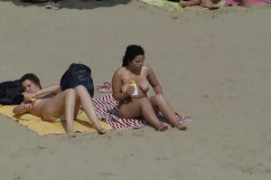 Sexy mature girls on Vilanova topless beach