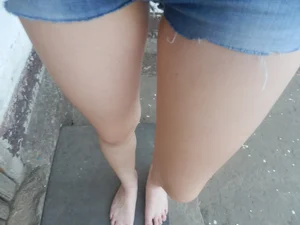 Barefoot Girl in Jean Shorts - Amazing Legs Spy Photos